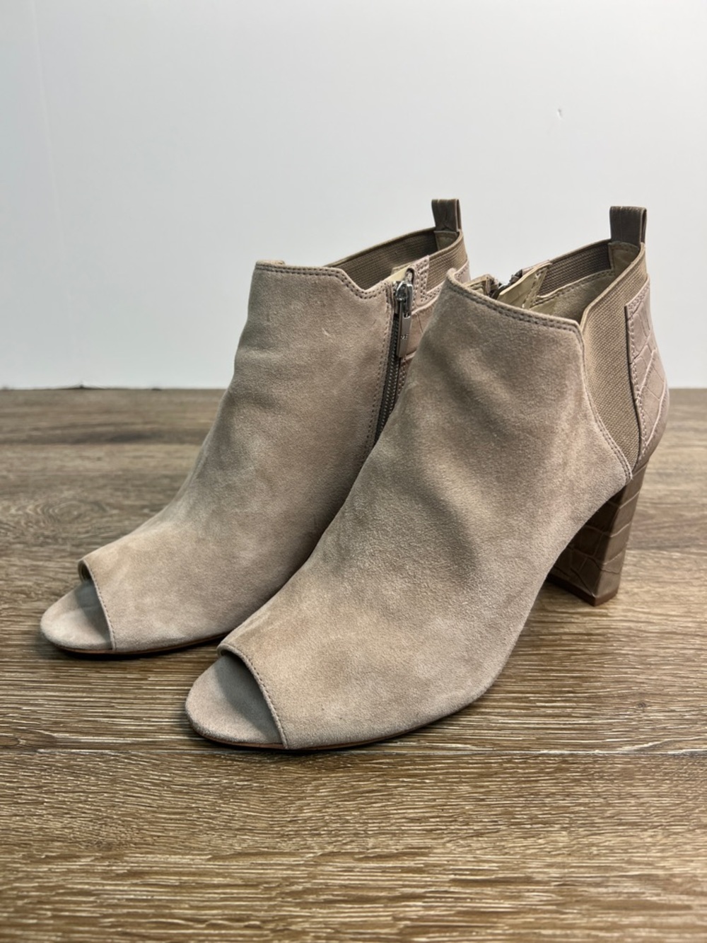 Marc Fisher SABREA Peep Toe Suede Ankle Boots Size 8.5 Taupe Block Heel Booties